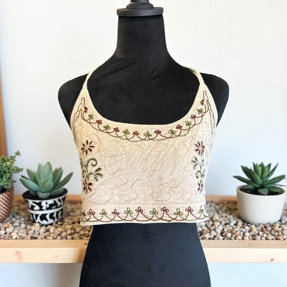 Vintage Boho Tie-back Halter Top. Very detailed. So pretty.